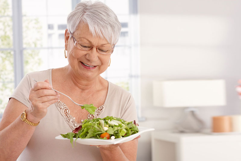 dentures patient eating